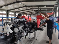 浙拖奔野年組裝1.5萬臺拖拉機整機項目在安圖投產 第一臺拖拉機捐贈當地貧困村