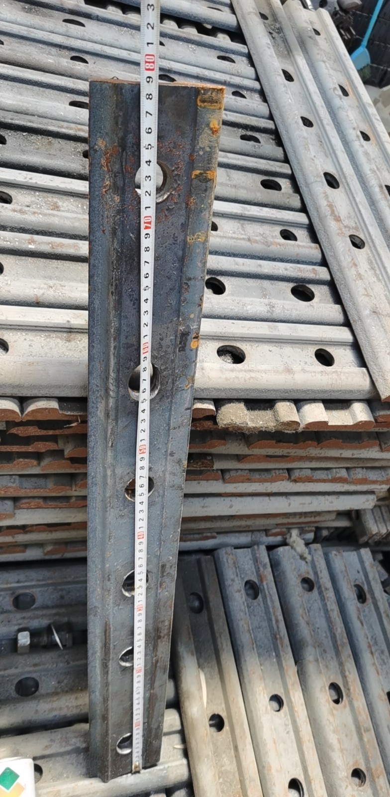 買(mǎi)軌道配件找專業(yè)廠家宏鑫道軌壓板夾板