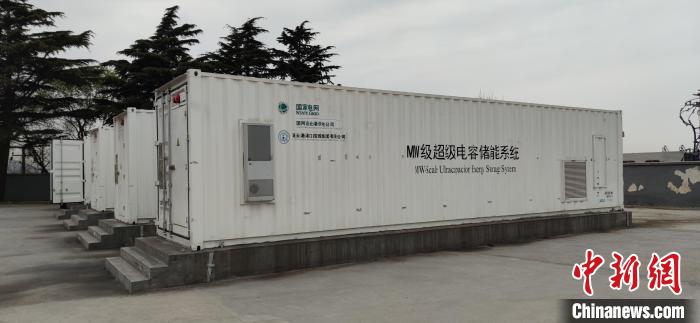 儲能站現(xiàn)場。　夏衍 攝